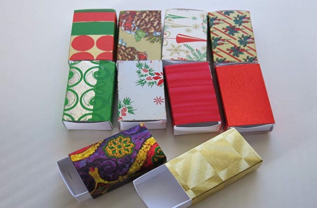gift wrapping boxes